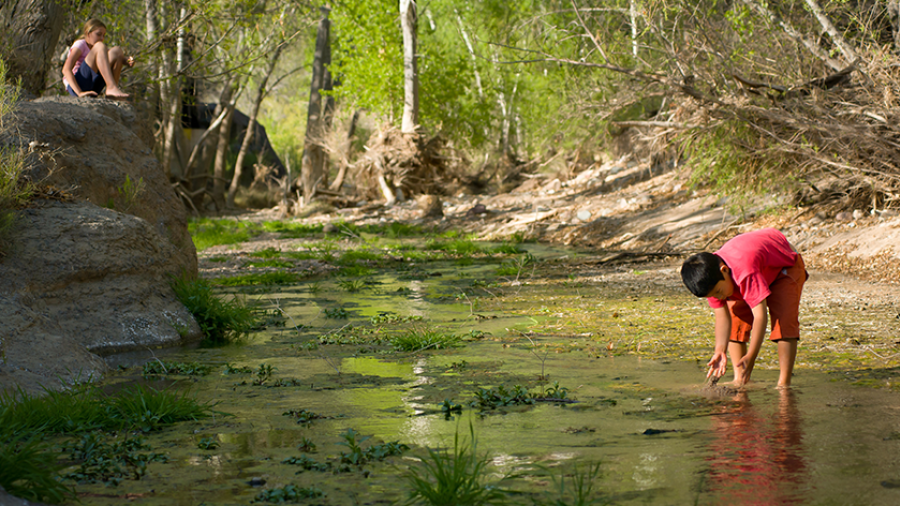 Children playing in river threatened by pollution