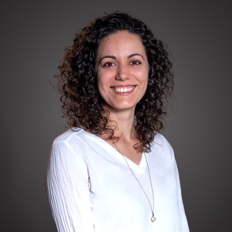 a portrait of Natalia da Silveira Arruda